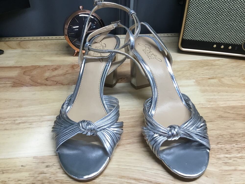 Jewel Badgley Mischka Christen Women's 8 Silver Knotted Ankle Strap Heel Sandals